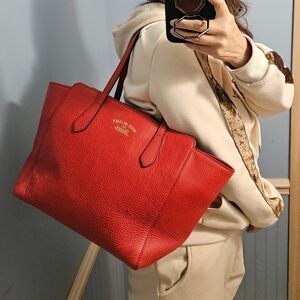 Auth Gucci Red Swing Tote Shoulder Bag